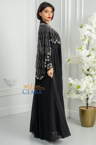 فستان سهرة أسود فاخر بتطريز فضي أنيق وكاب شيفون مز...