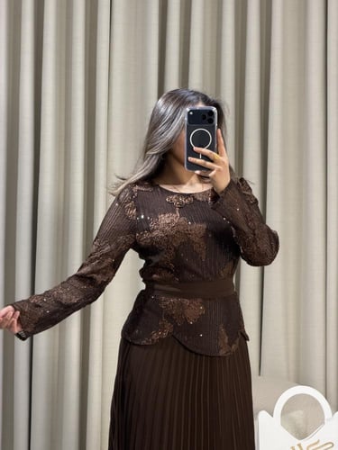 فستان فخم بتطريز ناعم ولمسة أناقة راقية