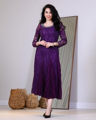 فستان سهرة دانتيل بلمسة فخامة أنثوية