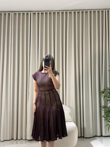 فستان قصير دانتيل بقصة واسعة أنثوية