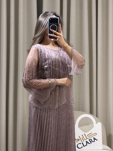 فستان سهرة موف هادئ بتطريز لامع وأكمام شفافة وتنور...