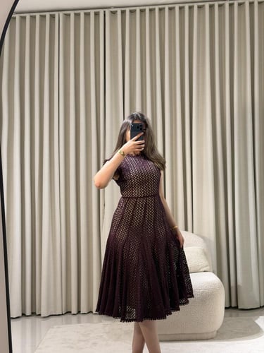 فستان قصير دانتيل بقصة واسعة أنثوية