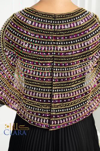 فستان سهرة أسود بتطريز ملون فاخر وكاب مطرز بتصميم...