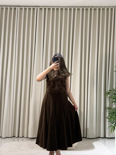 فستان كلاسيكي مزخرف راقٍ