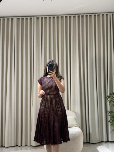 فستان قصير دانتيل بقصة واسعة أنثوية