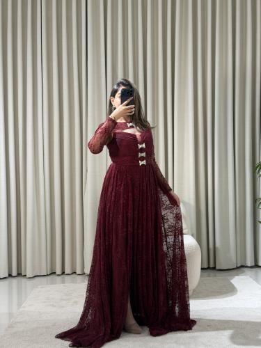 فستان عنابي دانتيل فاخر بتفاصيل فيونكات كريستال وي...