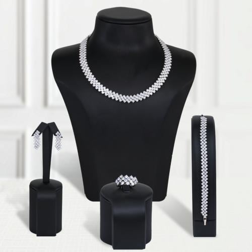 طقم زركون فضي بريق القمر