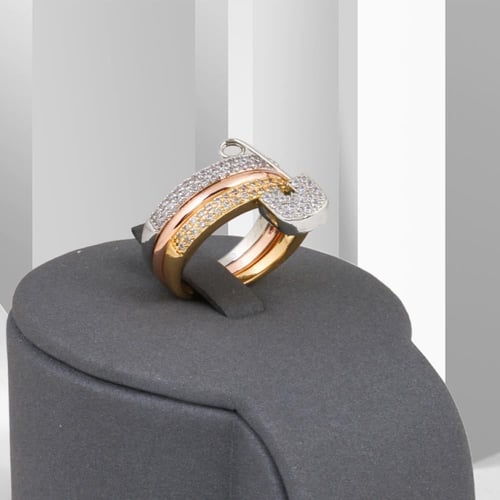 خاتم المشبك ثلاثي اللون