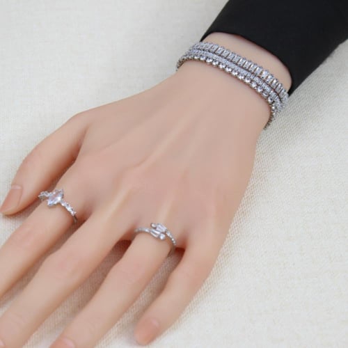 تنسيقات اساور التنس الفضية