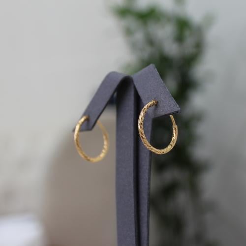 حلق مبروم ذهبي ناعم