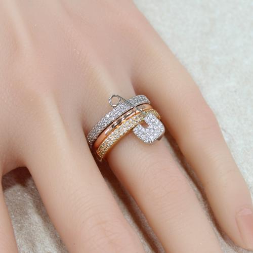 خاتم المشبك ثلاثي اللون