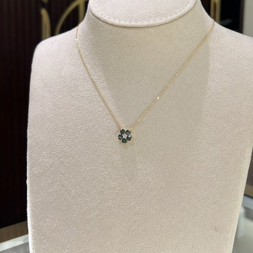 6| قلادة وردة باللون الاخضر