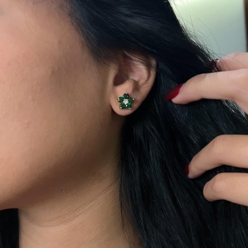 عقد مع اسورة واقراط وردة اللون الاخضر