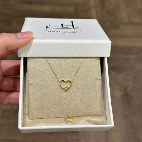 72|قلادة Heart مفرغة مع ثلاث احجار