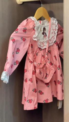 فستان وردي رمضان