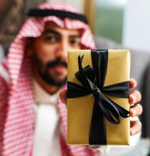 تغليف هدية مع كرت