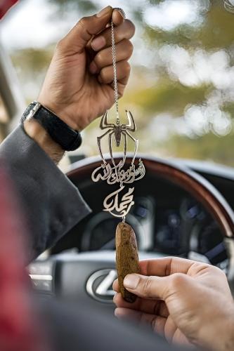 تعليقة سبايدر للسياره بالاسم