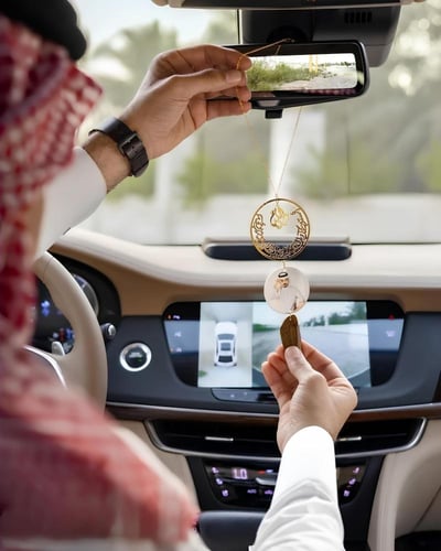 تعليقة سيارة عود مع استودعتك الله و صوره