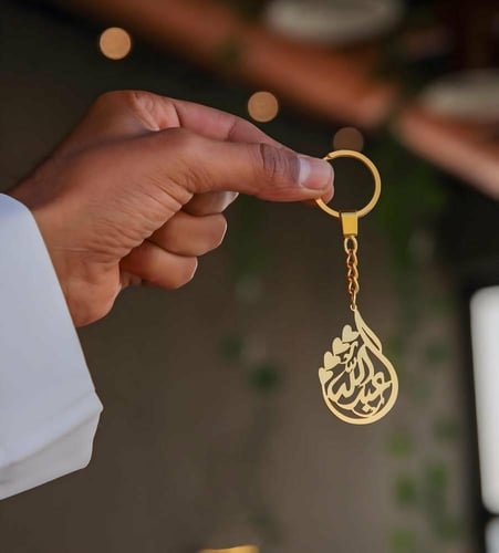 ميدالية مفاتيح بتصميم اسم مع قلوب – هدية مخصصة راق...