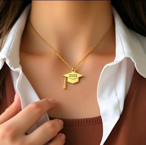 سلسال تخرج بالاسم وقبعه