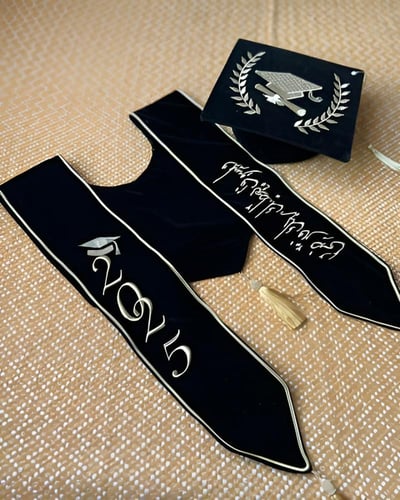 وشاح وقبعة تخرج