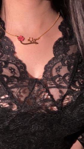 سلسال بالاسم مع حرف مطلي بالذهب