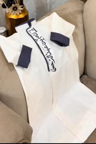 دقلة العيد اطراف كحلي غامق