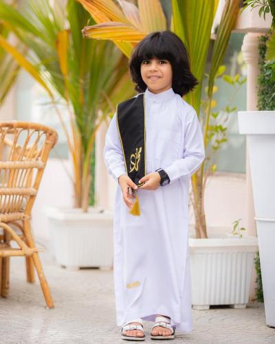 ثوب ولادي مع وشاح اسود