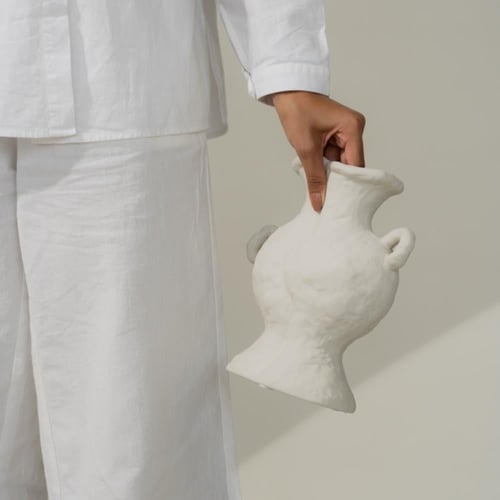 جرة من السيراميك - B