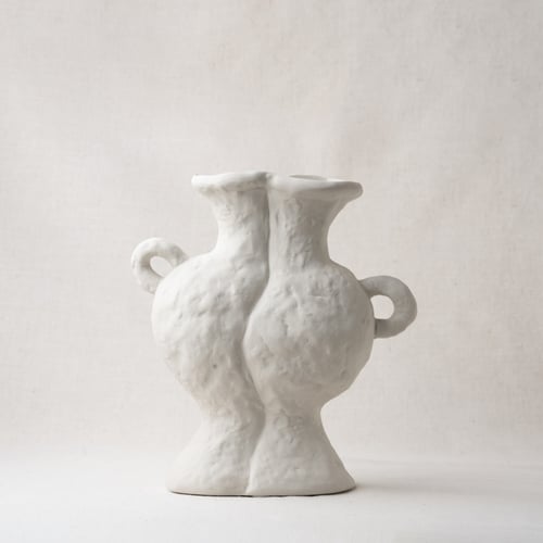 جرة من السيراميك - B