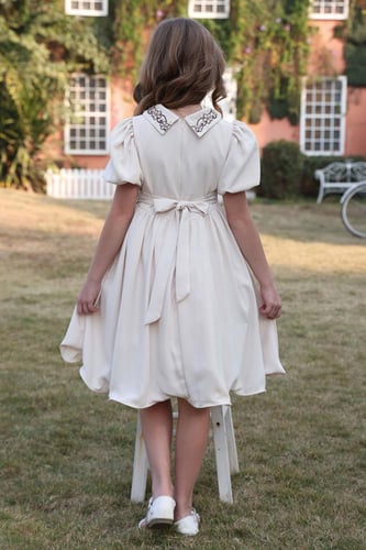 فستان بناتي