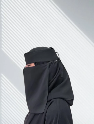 نقاب مطاط مايل قصير