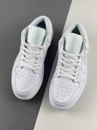 Air Jordan 1 Low 'Triple White' 2022