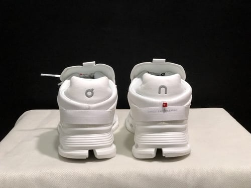 ON RUNING Cloudnova 'Triple White'