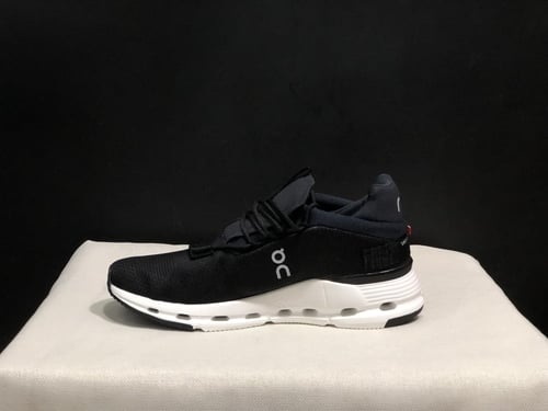 ON RUNING Cloudnova 'Phantom White'