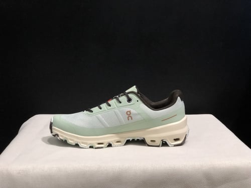 Loewe X On cloudventure running “Pale Green”