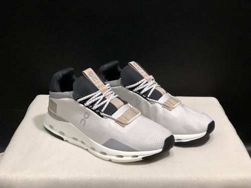 ON RUNING Cloudnova 'White Sand'