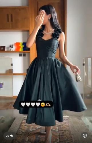 Dress 107, medium dress made of chiffon fabric, with laser rose design from the same fabric, double pleats
