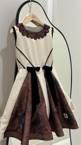 فستان بيج ممزوج بقماش الشيفون المشجر