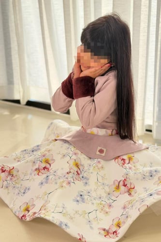 طقم بلوزة شامواه +تنورة بقماش مشجر