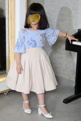 طقم فستان ساده باللون البيج + بلوزة بتطريز راقي