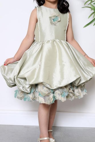 فستان الورد التفاحي