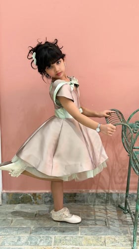 فستان بـ لونين مختلفين