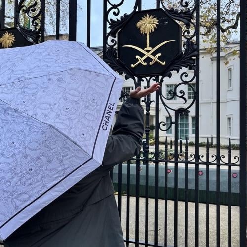 مظلة شانيل كمية محدوده