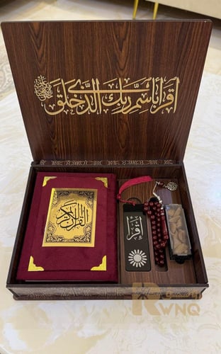 هديا بكج المصحف بالاسم حسب الطلب6 قطع مع وقيه عود...