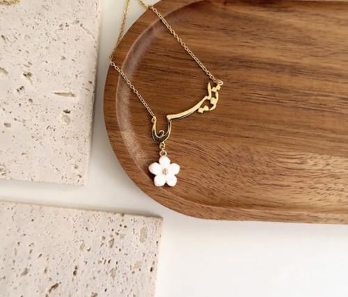 سلسال بالاسم مع وردة انيقه