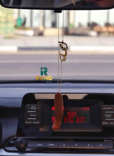 تعليقة سيارة بكسرة عود مااجمل العود اذا فاح