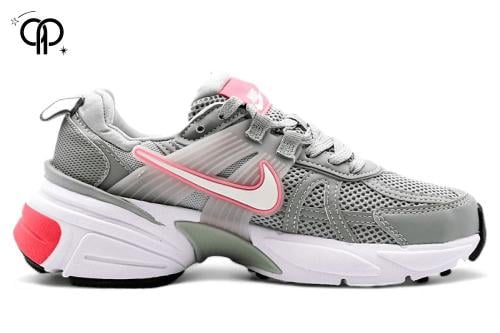 حذاء نسائي نايك V2K رمادي a Nike V2K Run women's r...