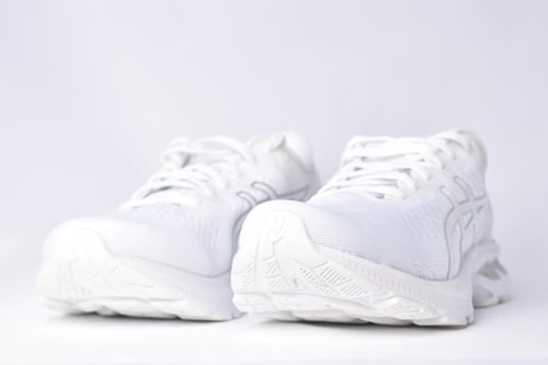 اسيكز جيل كيانو 27 an Asics Gel-Kayano 27 running...