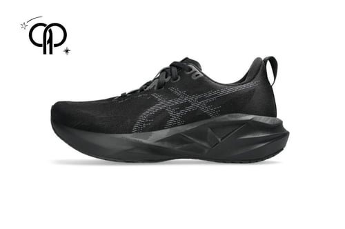 حذاء نسائي اسيكس اسود an ASICS Novablast 5 running...
